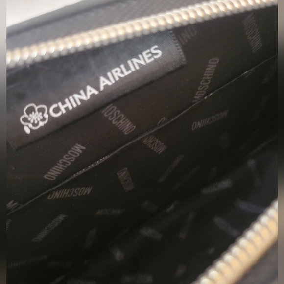 Moschino make up bag and luggage tag 3pc set - Picture 7 of 8